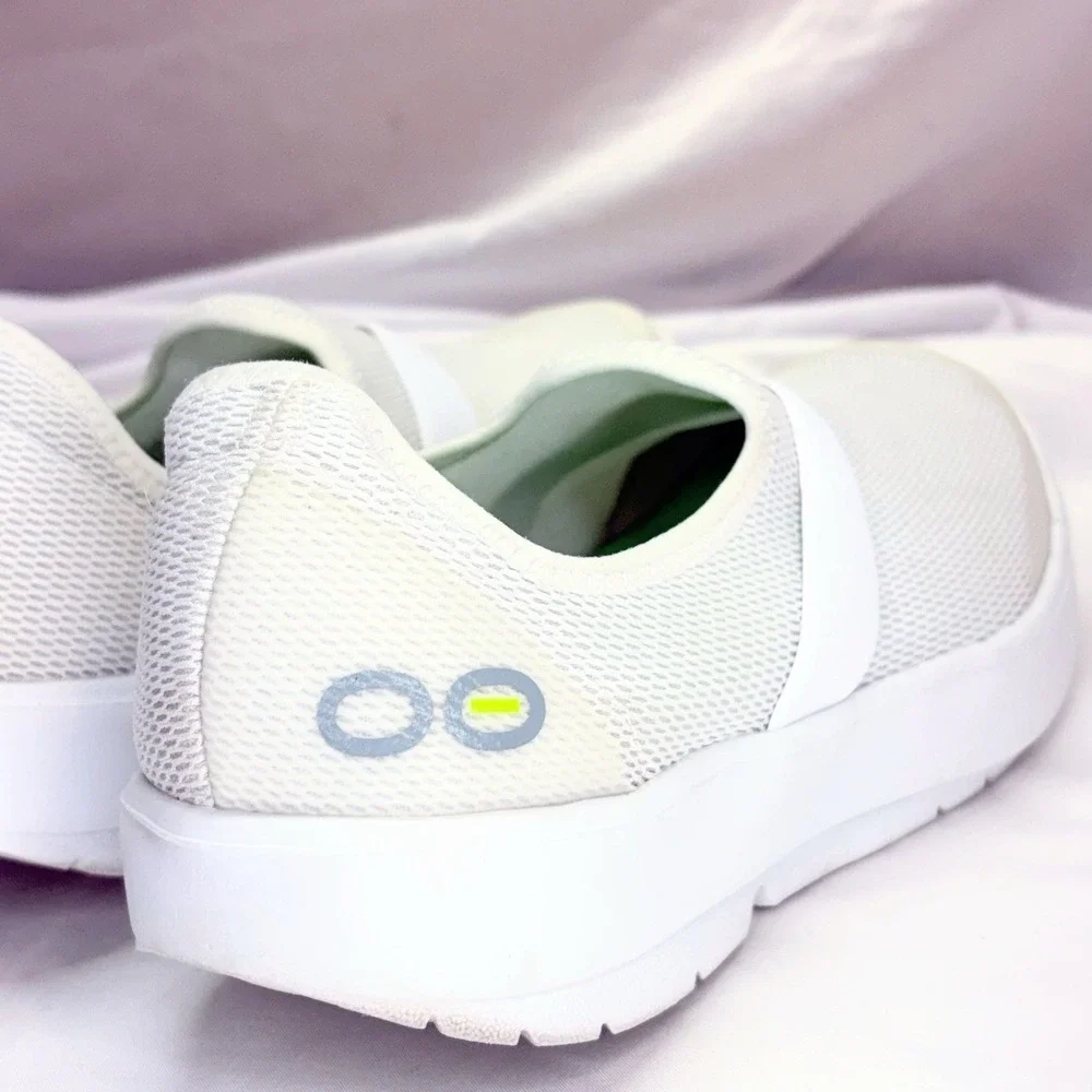 Oofos OOmg eeZee Low Slip-On Shoes Knit White On White Mens Size 7 EU 38